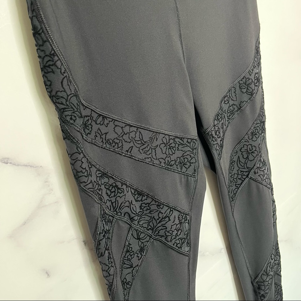 Lululemon Wunder Under High-Rise Tight* Flocked 28"
Black - Picture 8 of 16